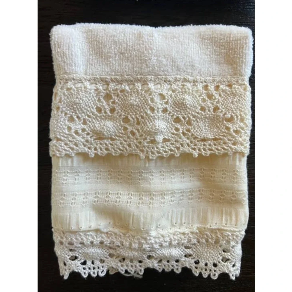 Vintage Avanti by Grand Prix Embroidered Lace Crocheted Edge Ecru Towel Set NEW